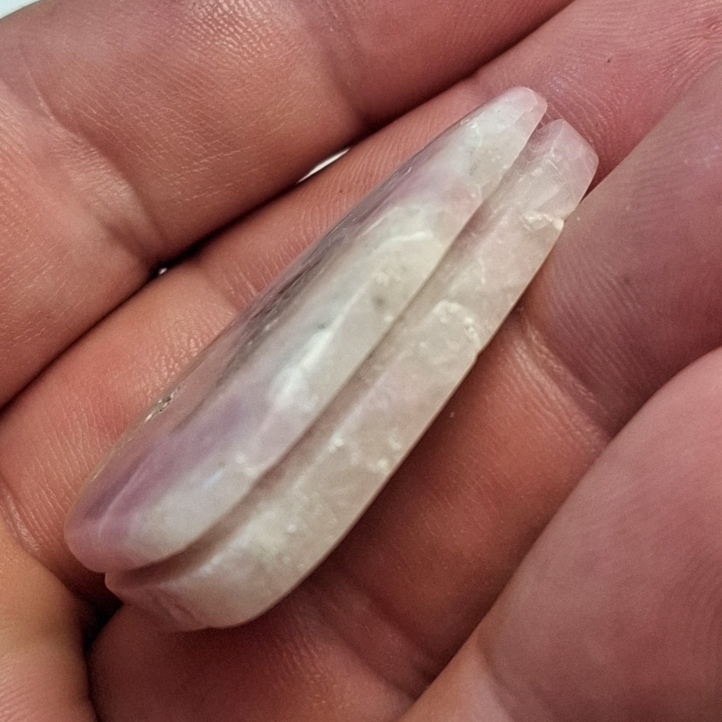 Cabochon Petalite Rainurée