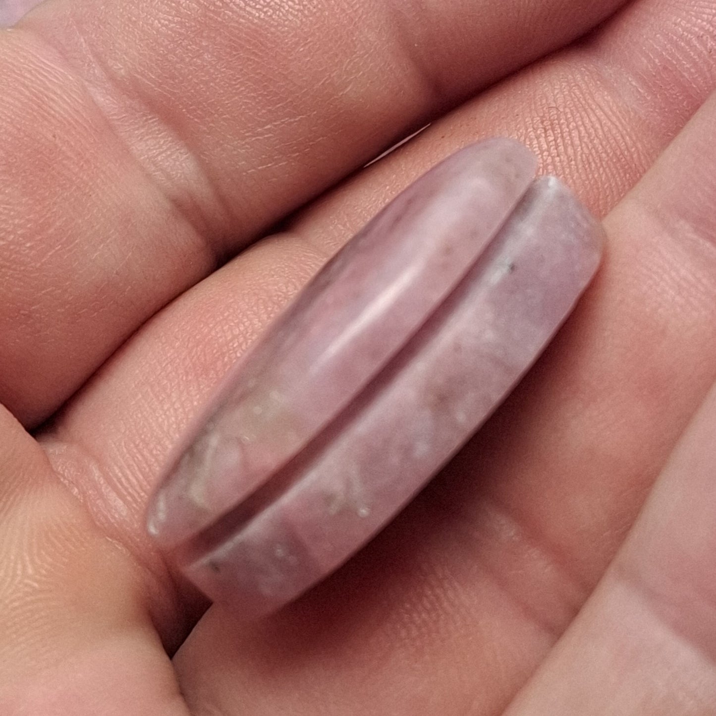 Cabochon Petalite Rainurée