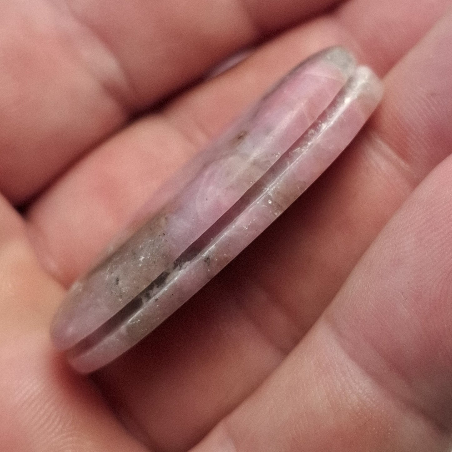 Cabochon Petalite Rainurée