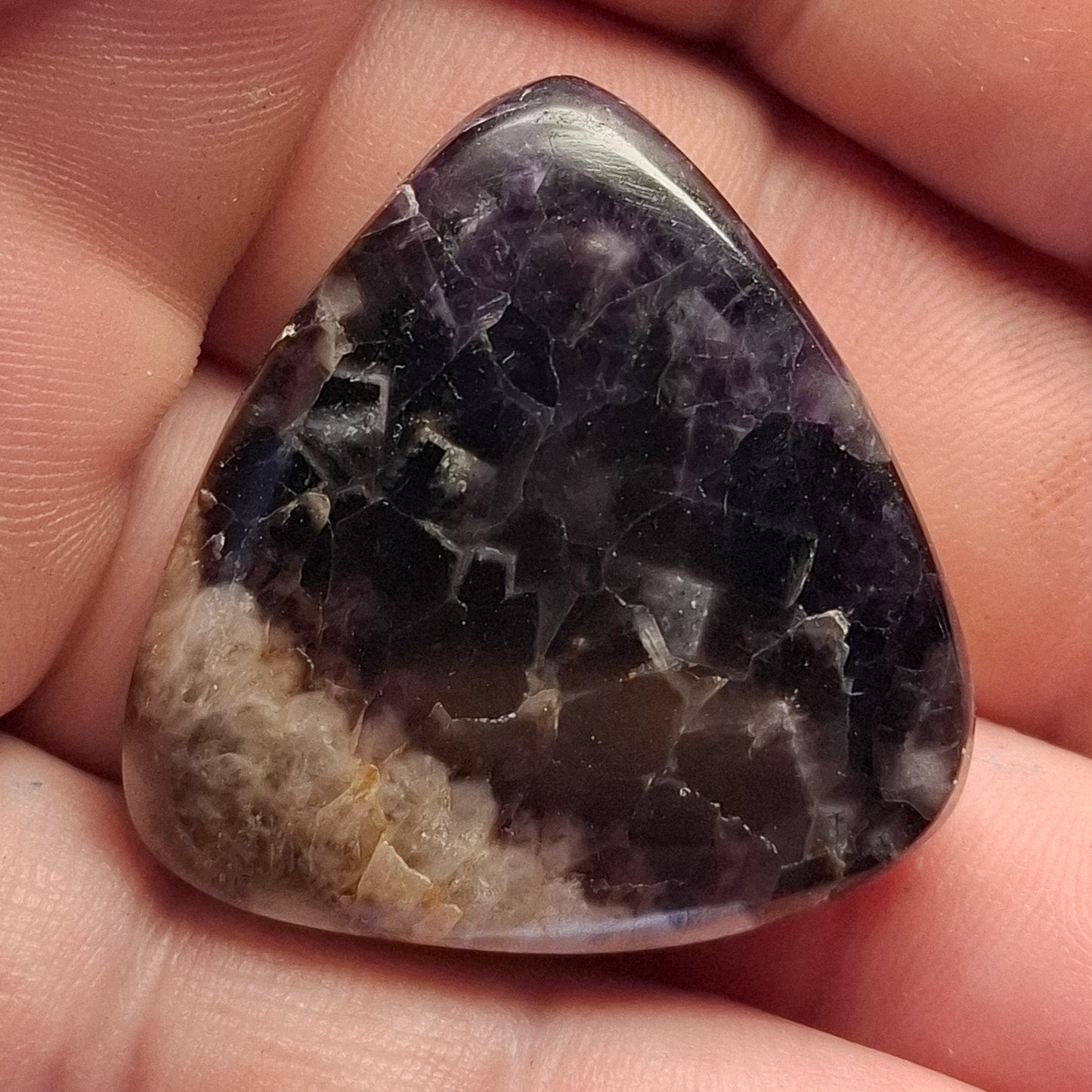 Cabochon Améthyste Noire d'Auvergne