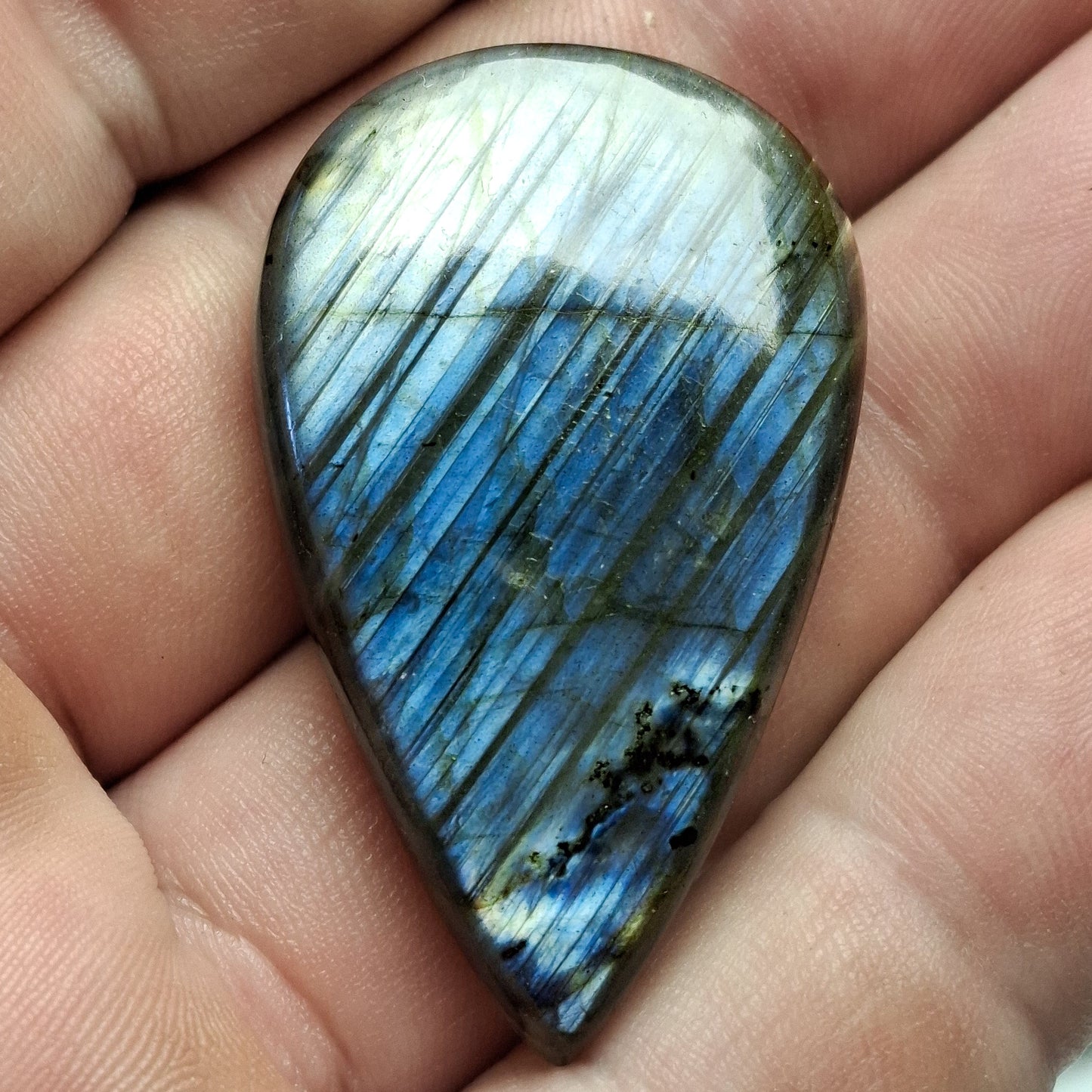 Cabochon labradorite