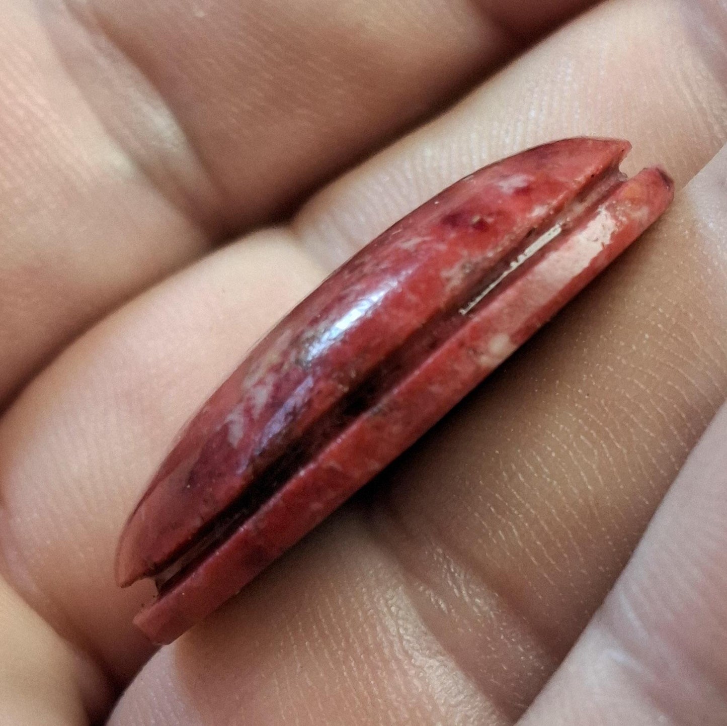 Cabochon thulite de leksvik rainurée