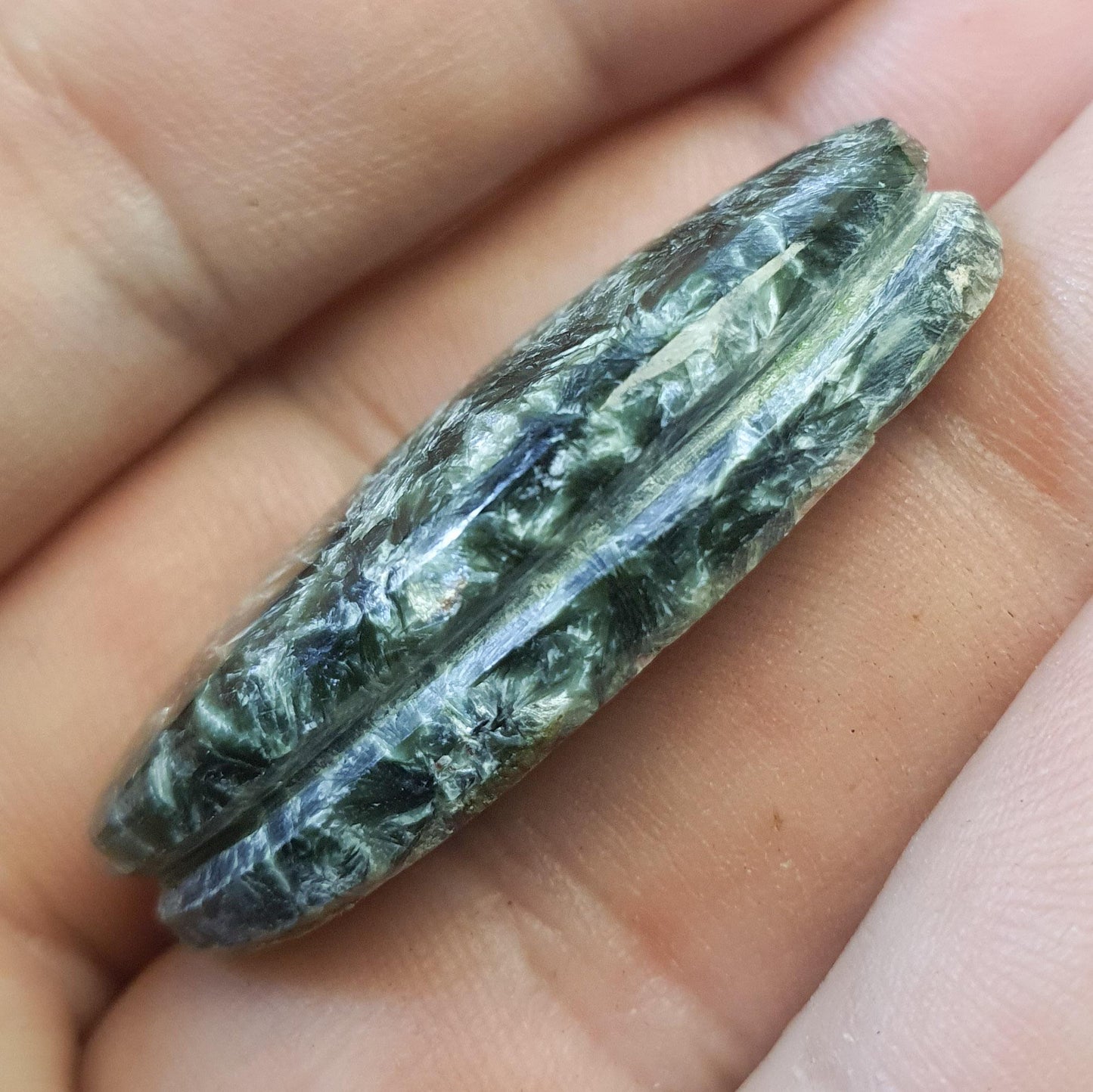 Cabochon seraphinite rainurée