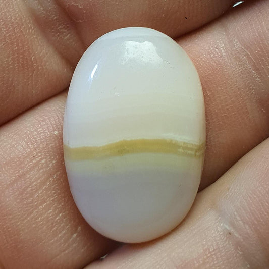 Cabochon manganocalcite