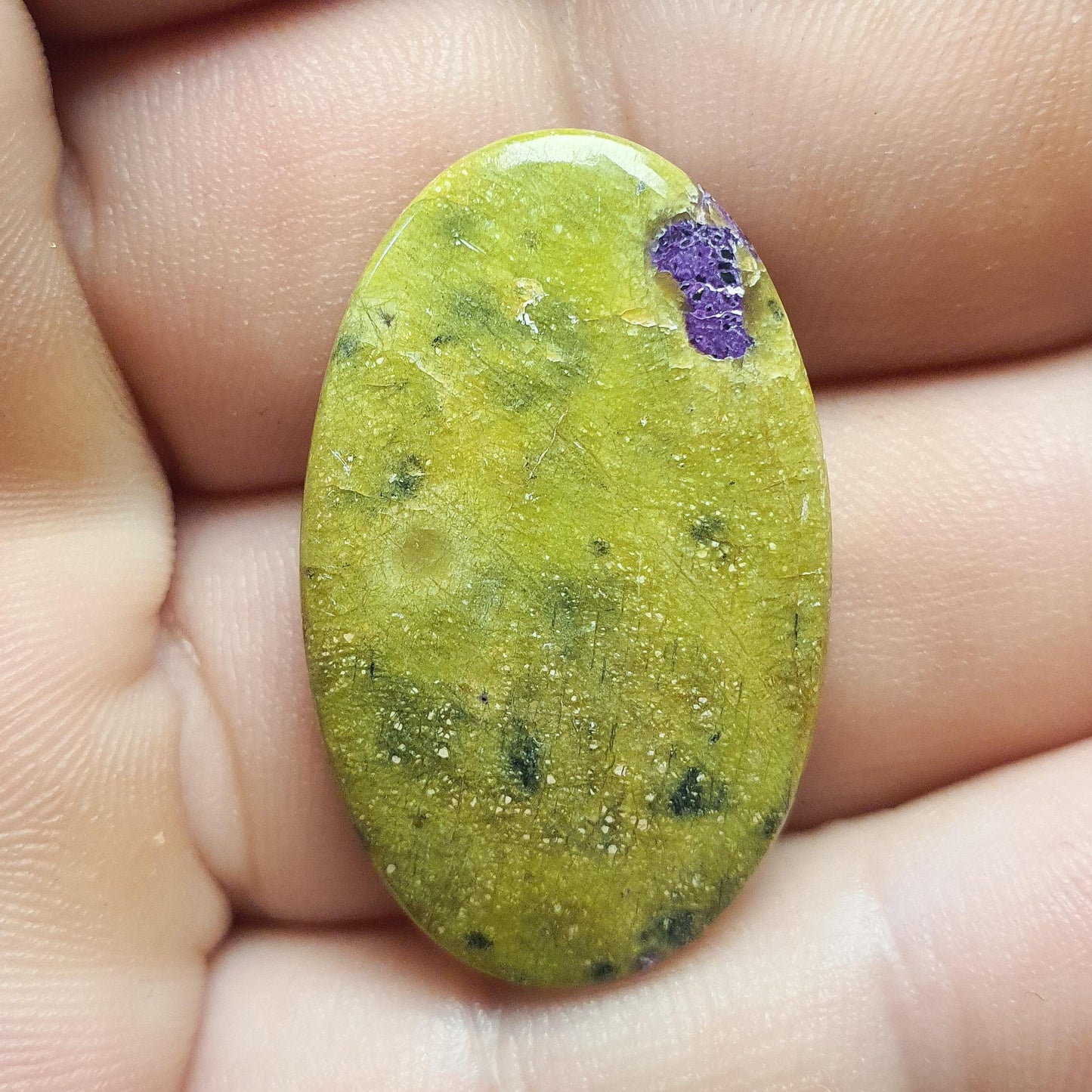 Cabochon stichtite serpentine