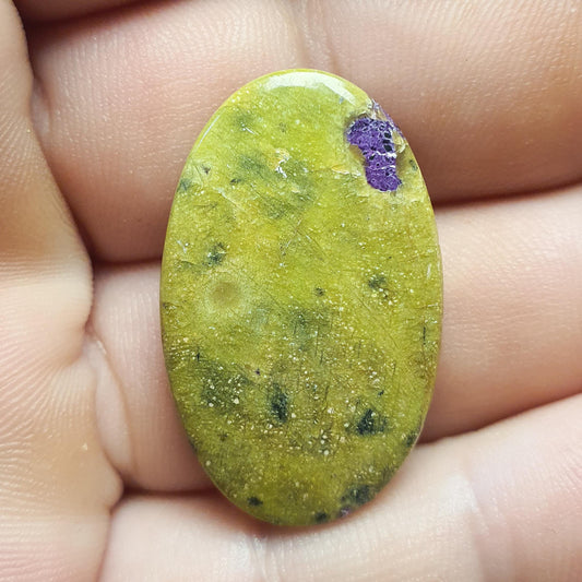 Cabochon stichtite serpentine