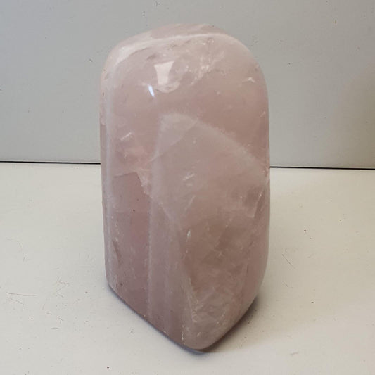 Quartz rose forme libre polie