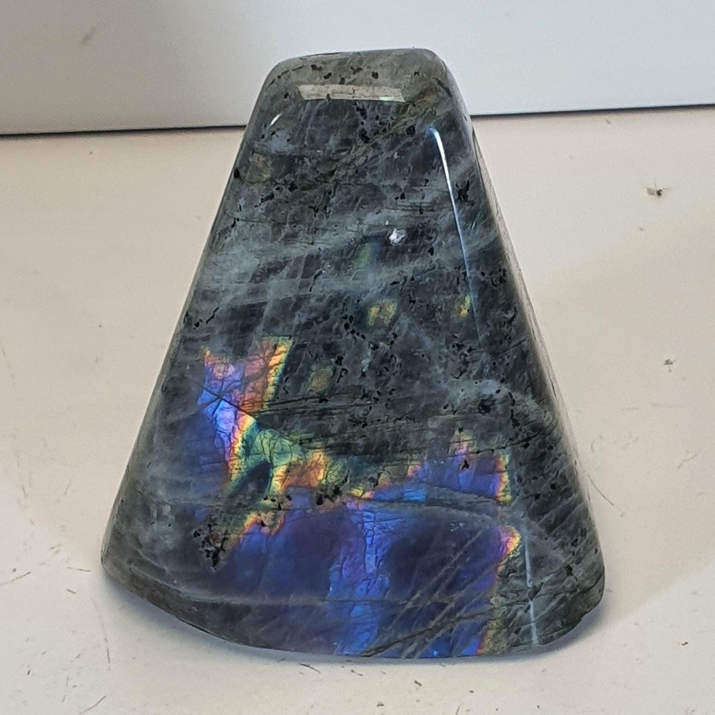 Labradorite forme libre polie
