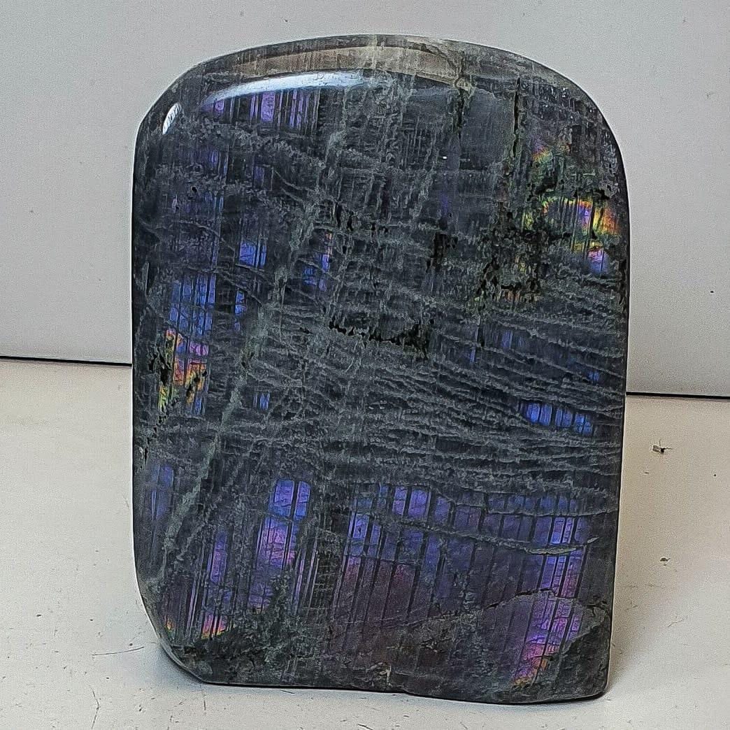 Labradorite forme libre polie