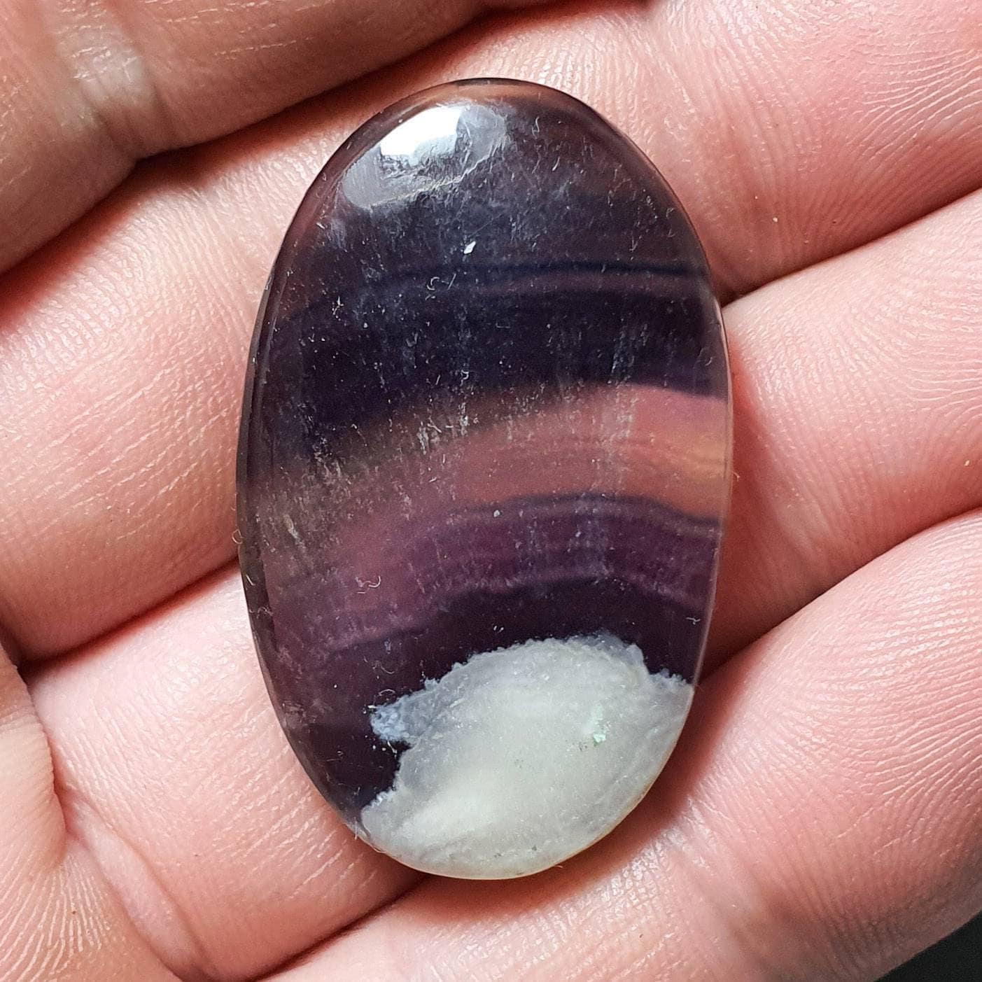Cabochon fluorite rainurée