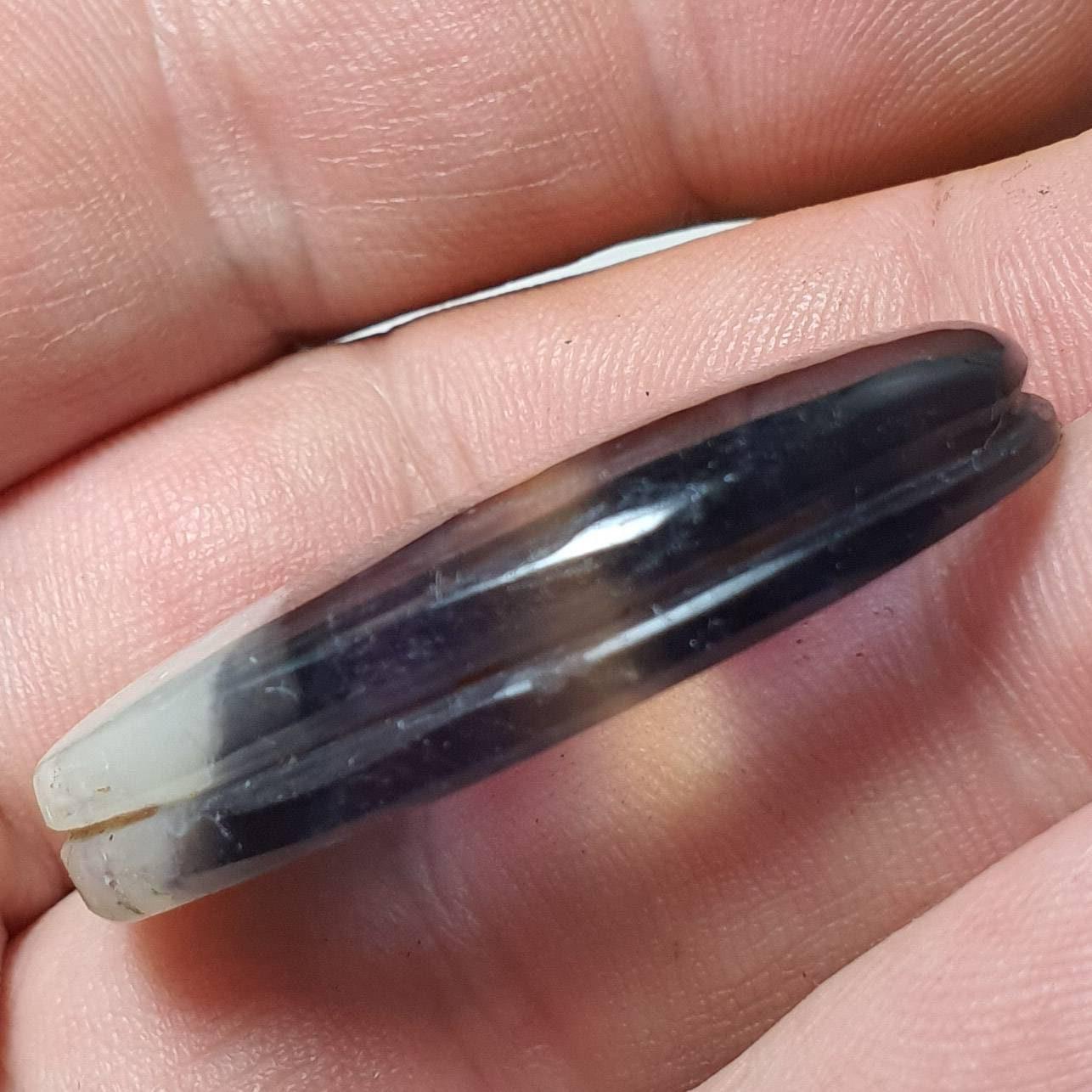 Cabochon fluorite rainurée
