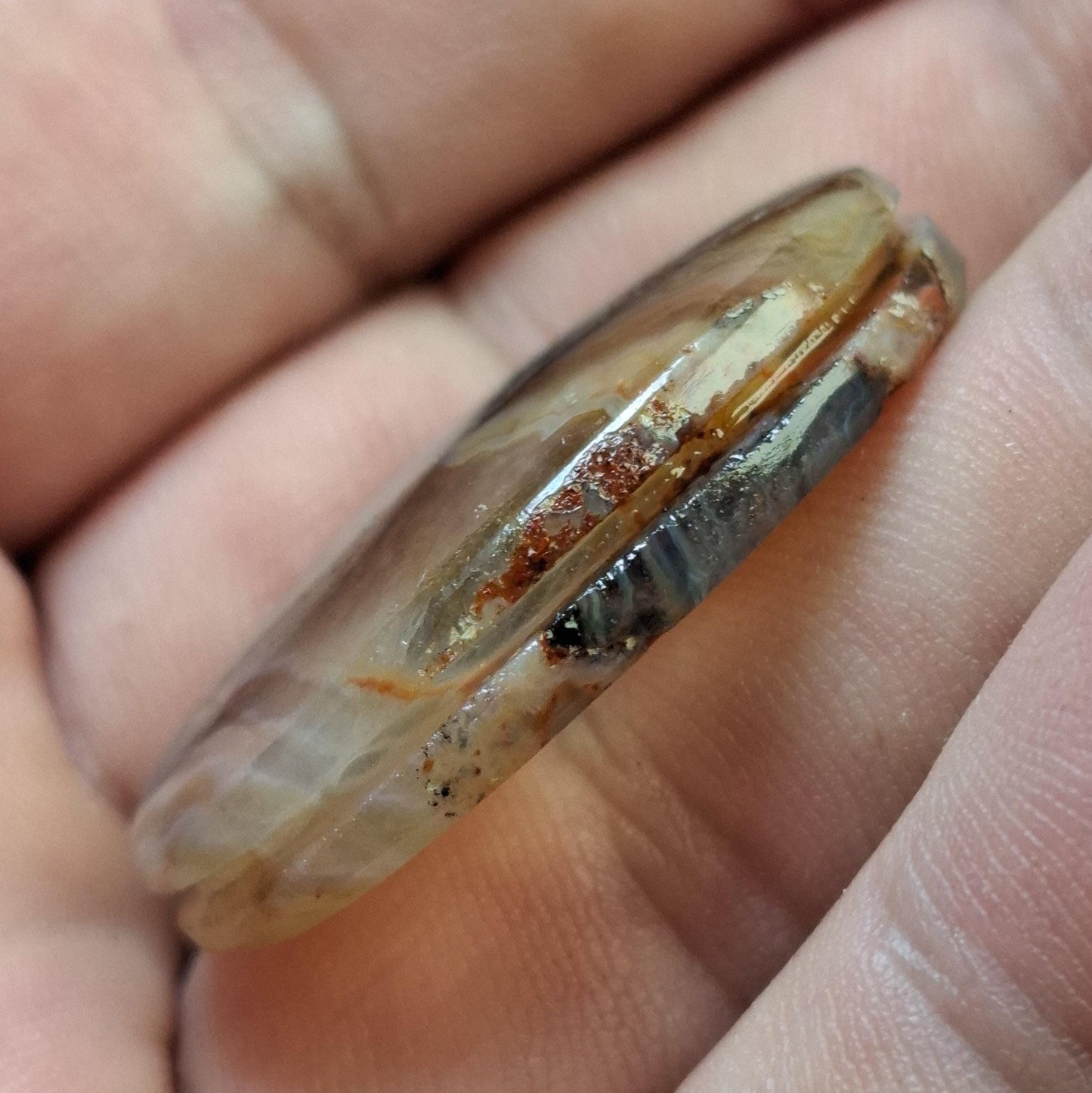 Cabochon agate lace de montredon-labessonnié rainurée