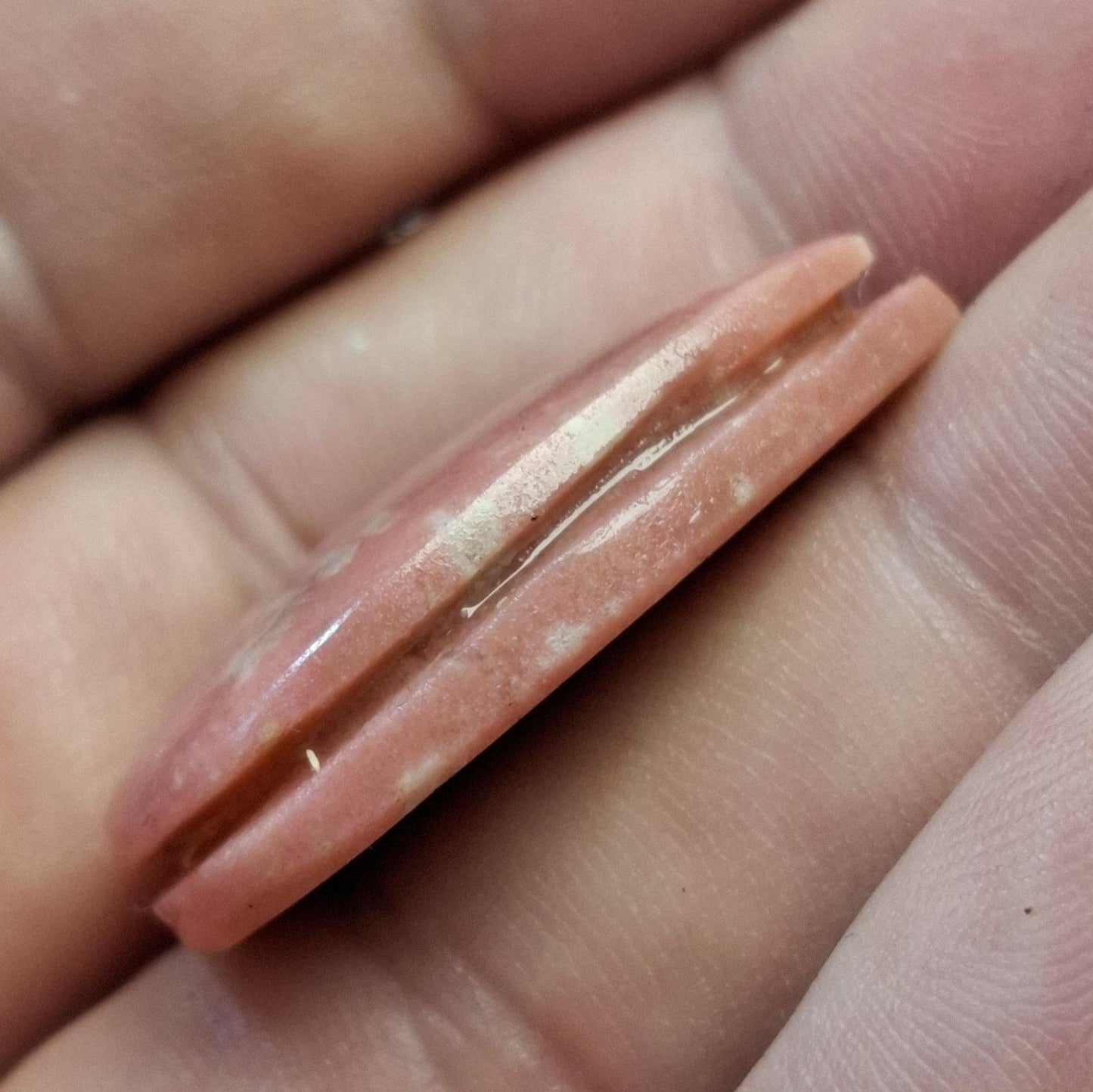 Cabochon thulite de lom rainurée