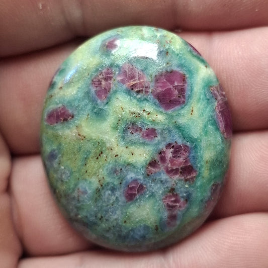 Cabochon Rubis-Fuschite