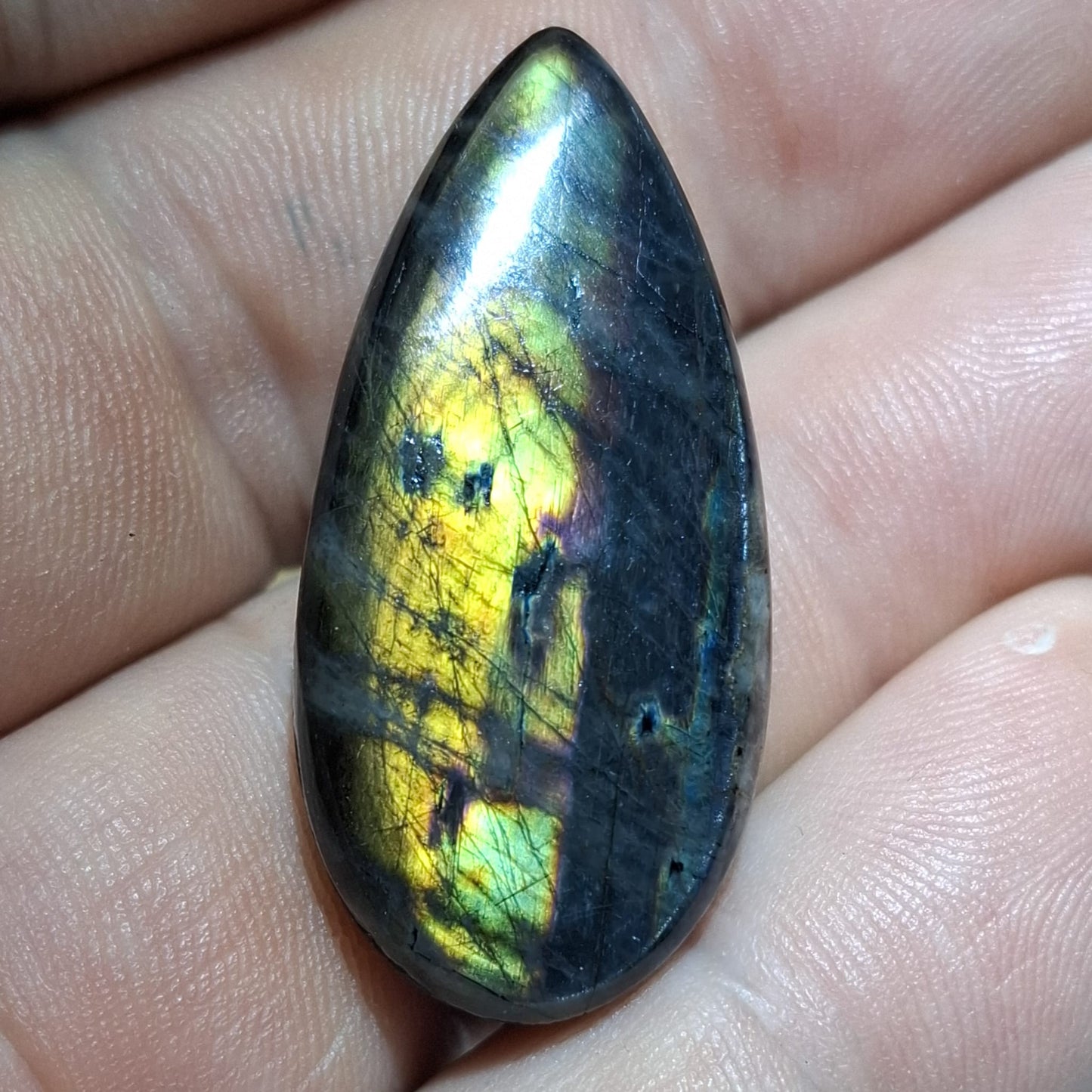 Cabochon Spectrolite de Yläama Rainurée