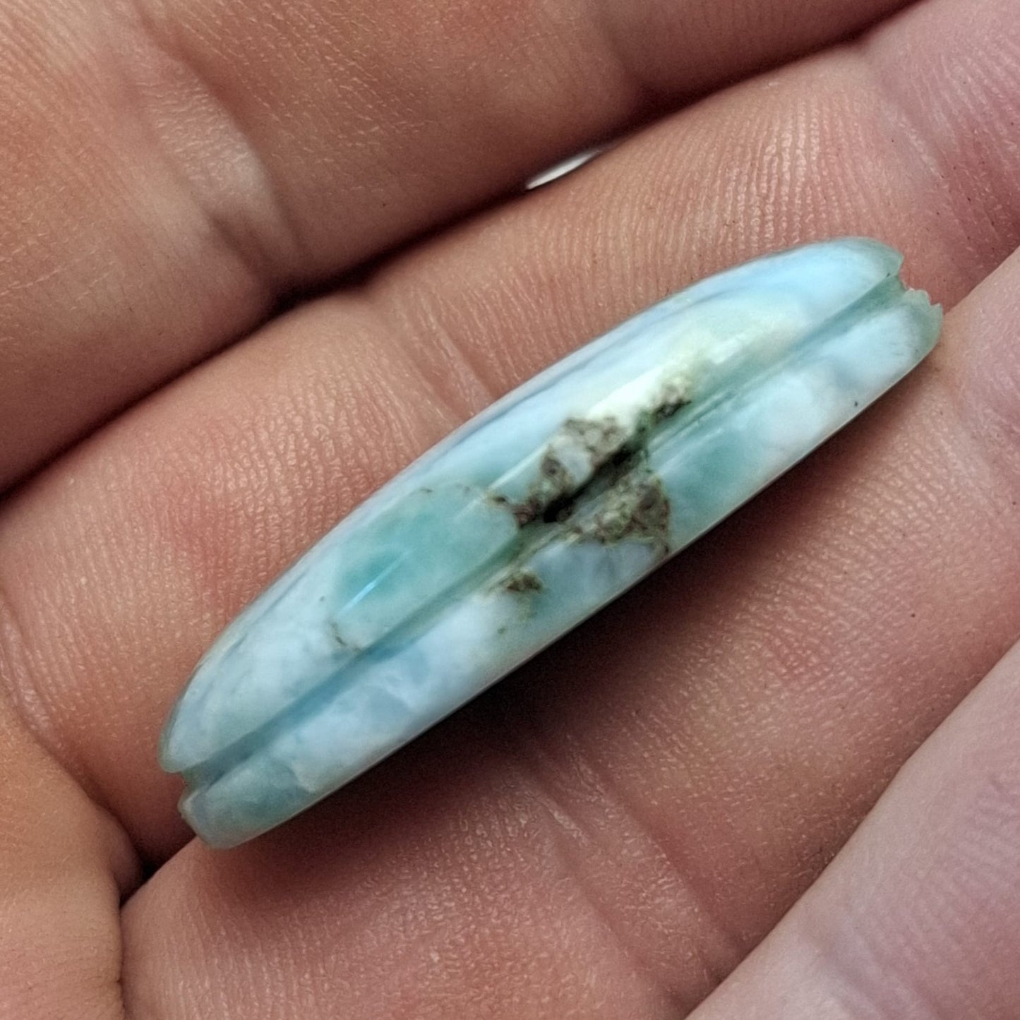 Cabochon larimar Rainuré