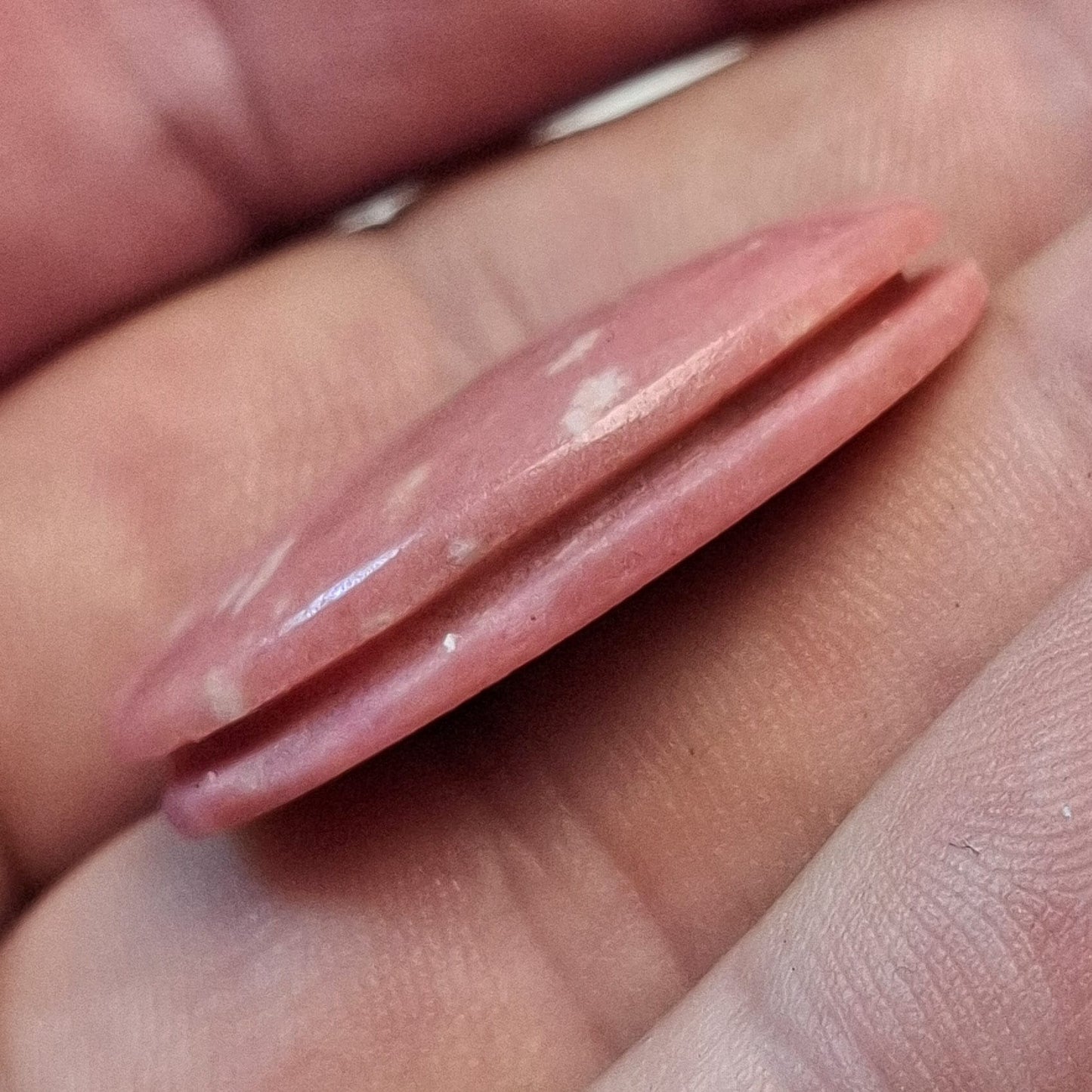 Cabochon thulite de lom rainurée