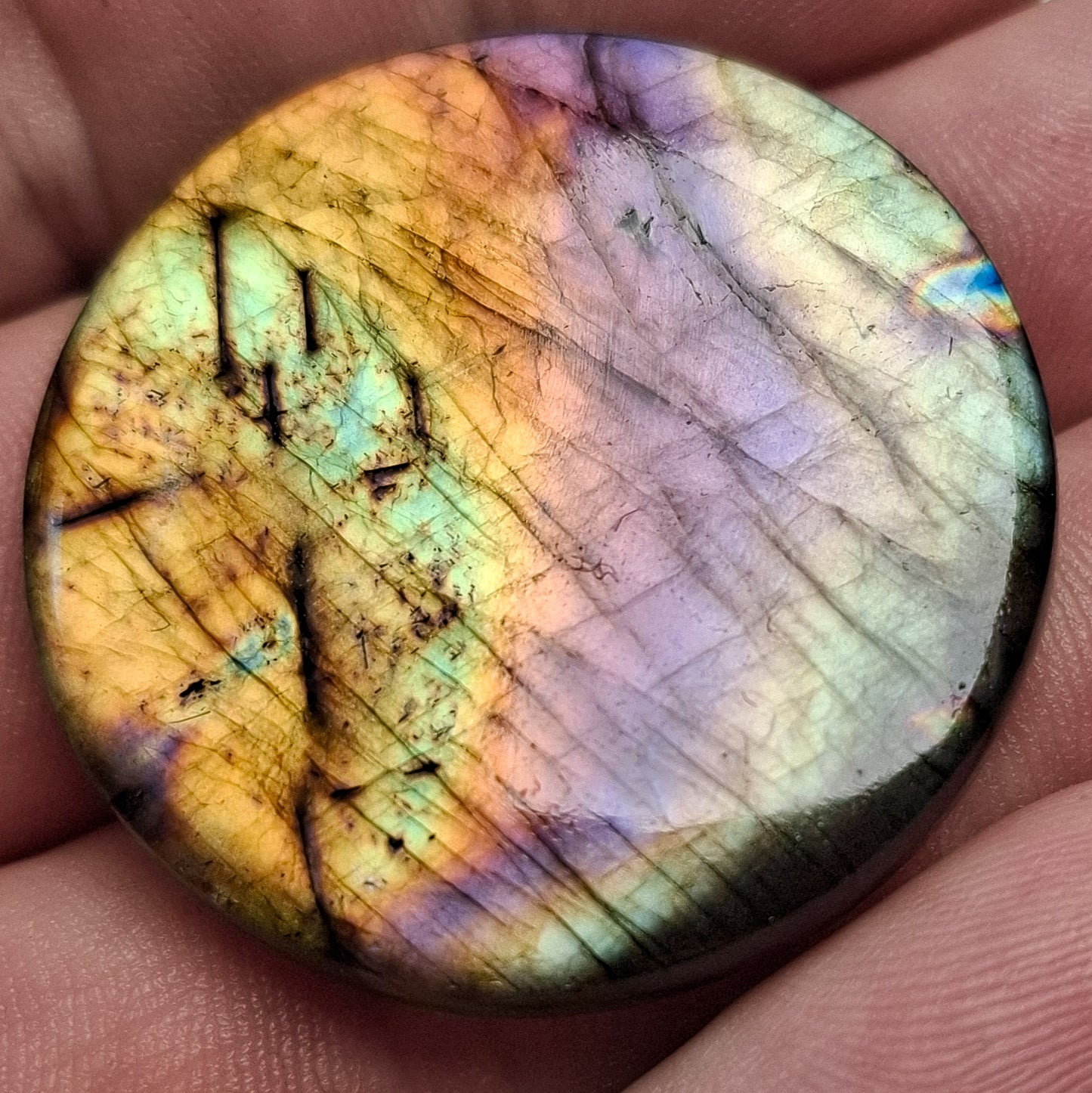Cabochon labradorite