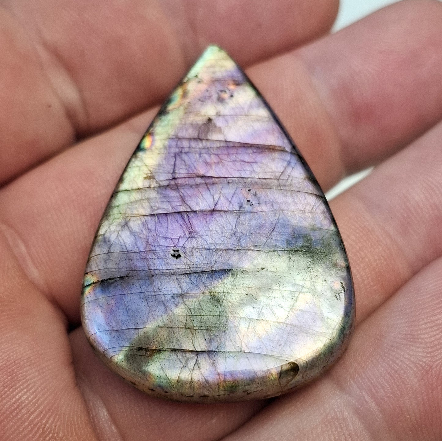 Cabochon labradorite