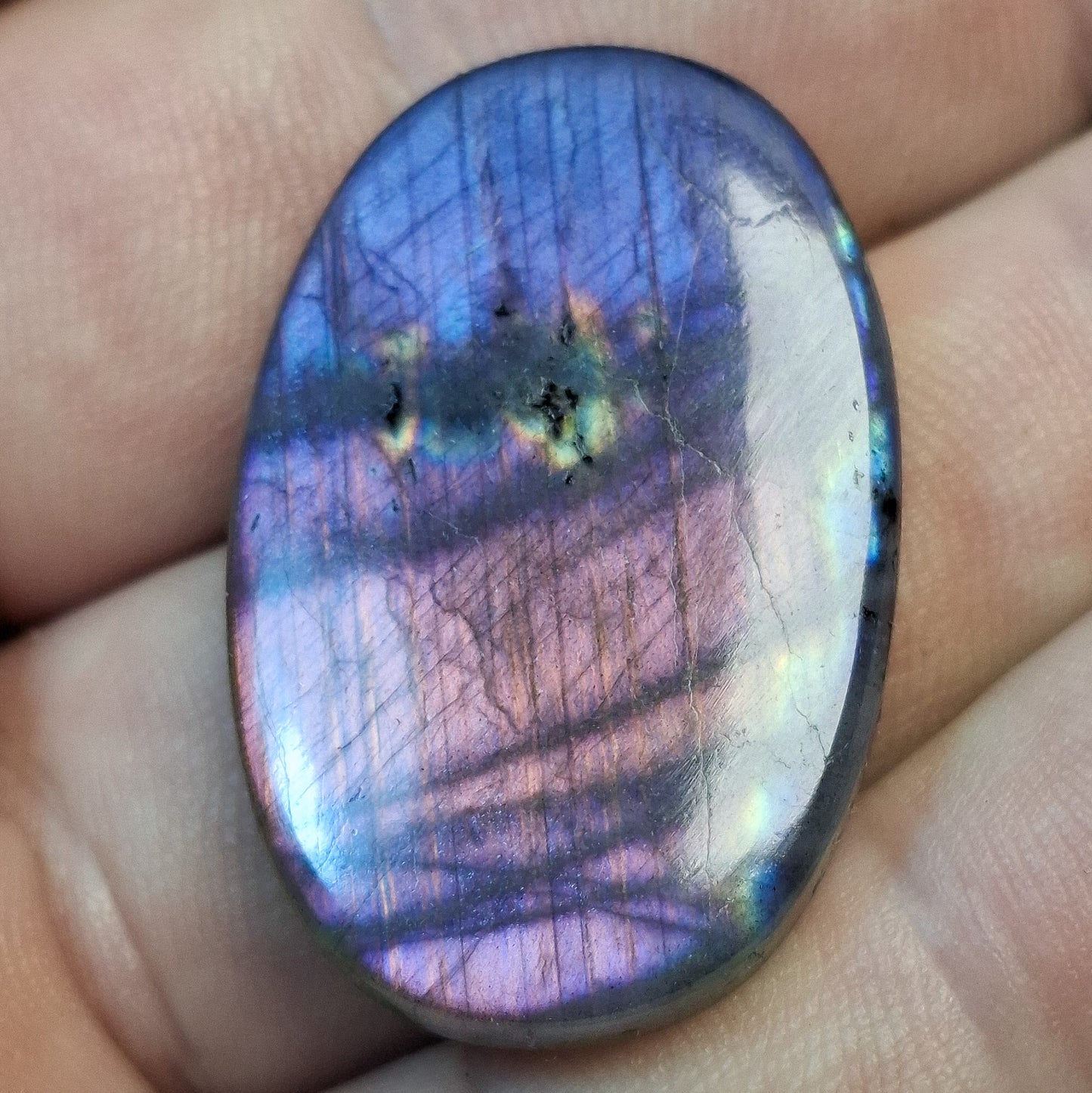 Cabochon labradorite