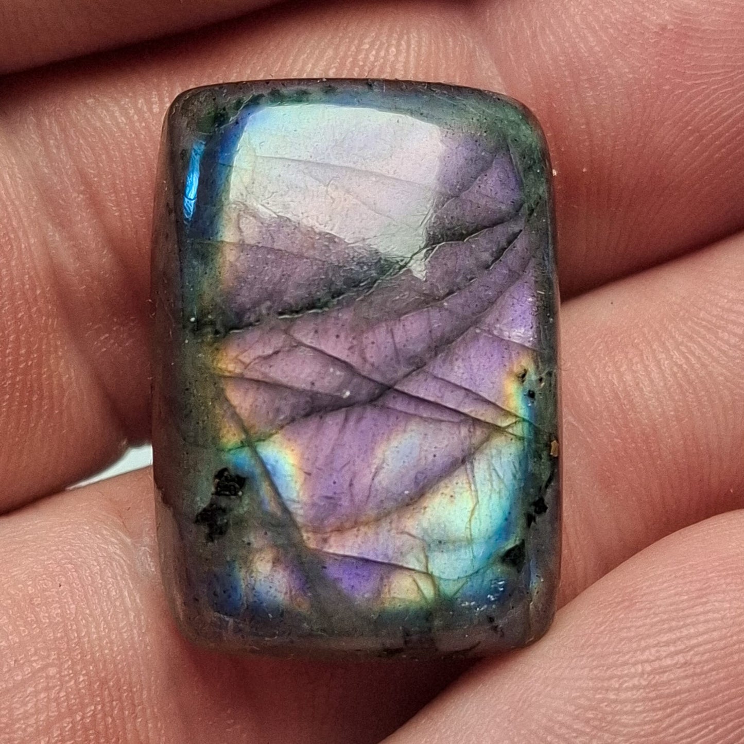 Cabochon labradorite