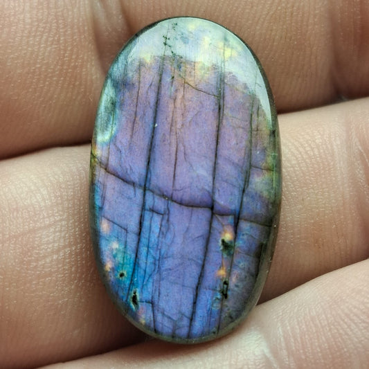 Cabochon labradorite