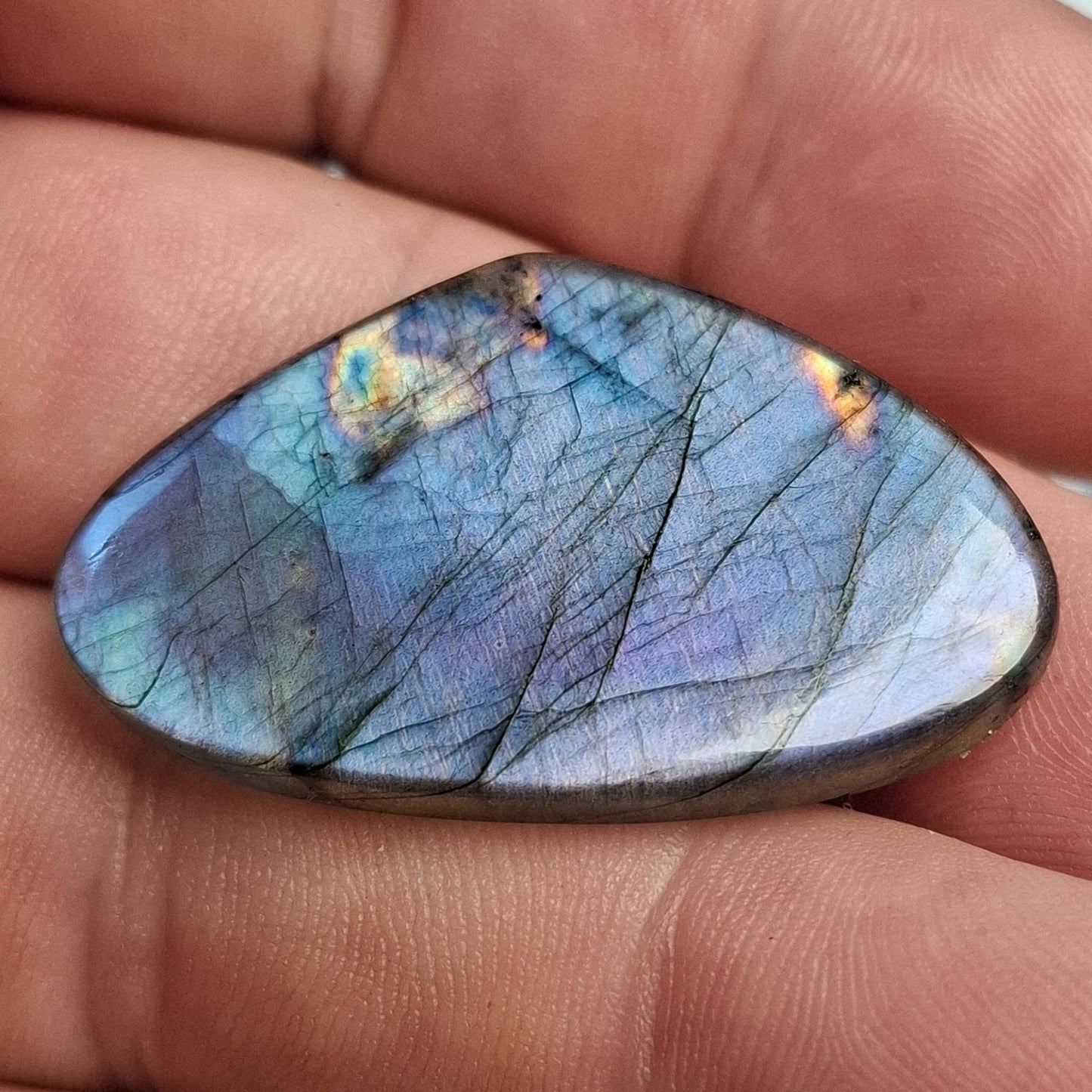 Cabochon labradorite