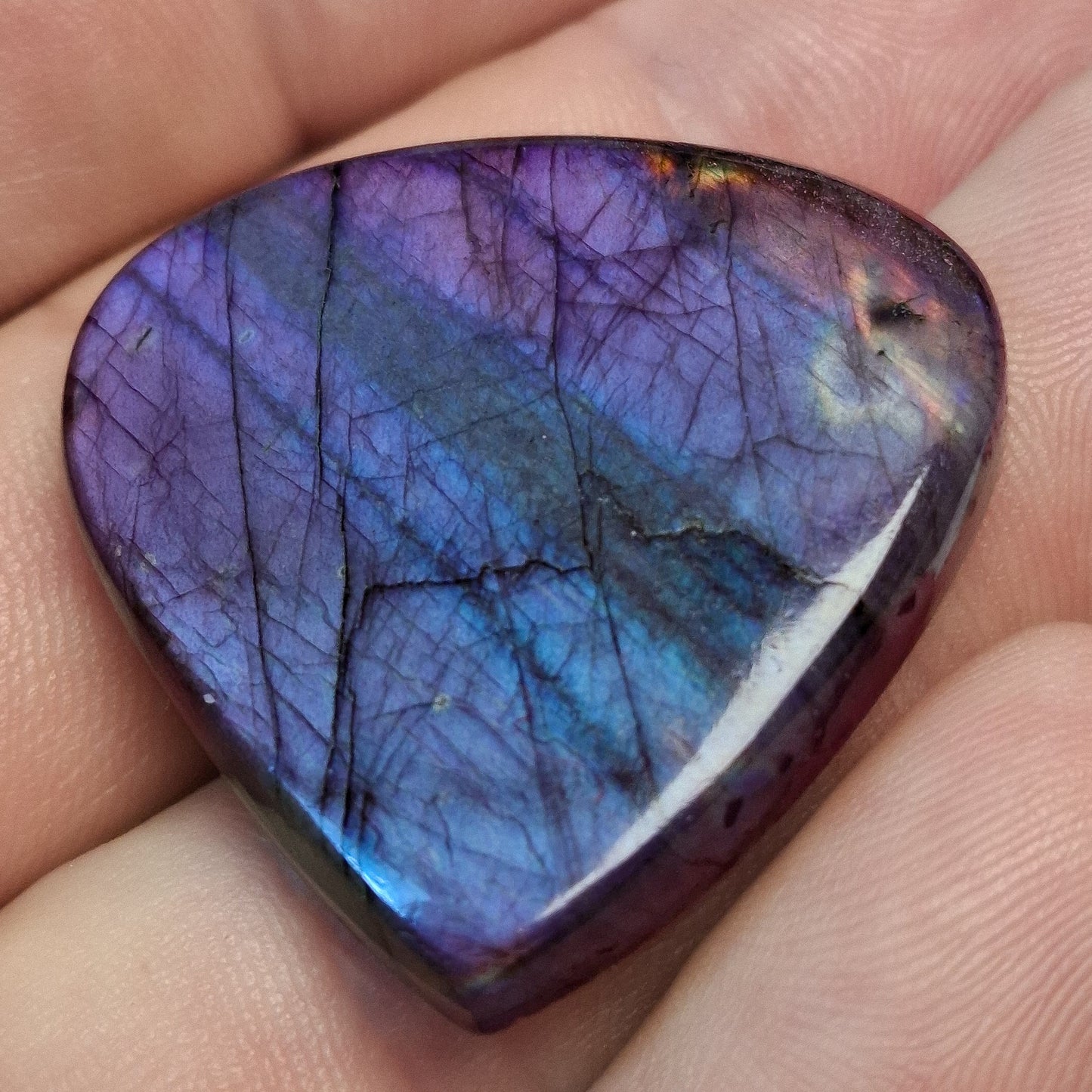 Cabochon labradorite