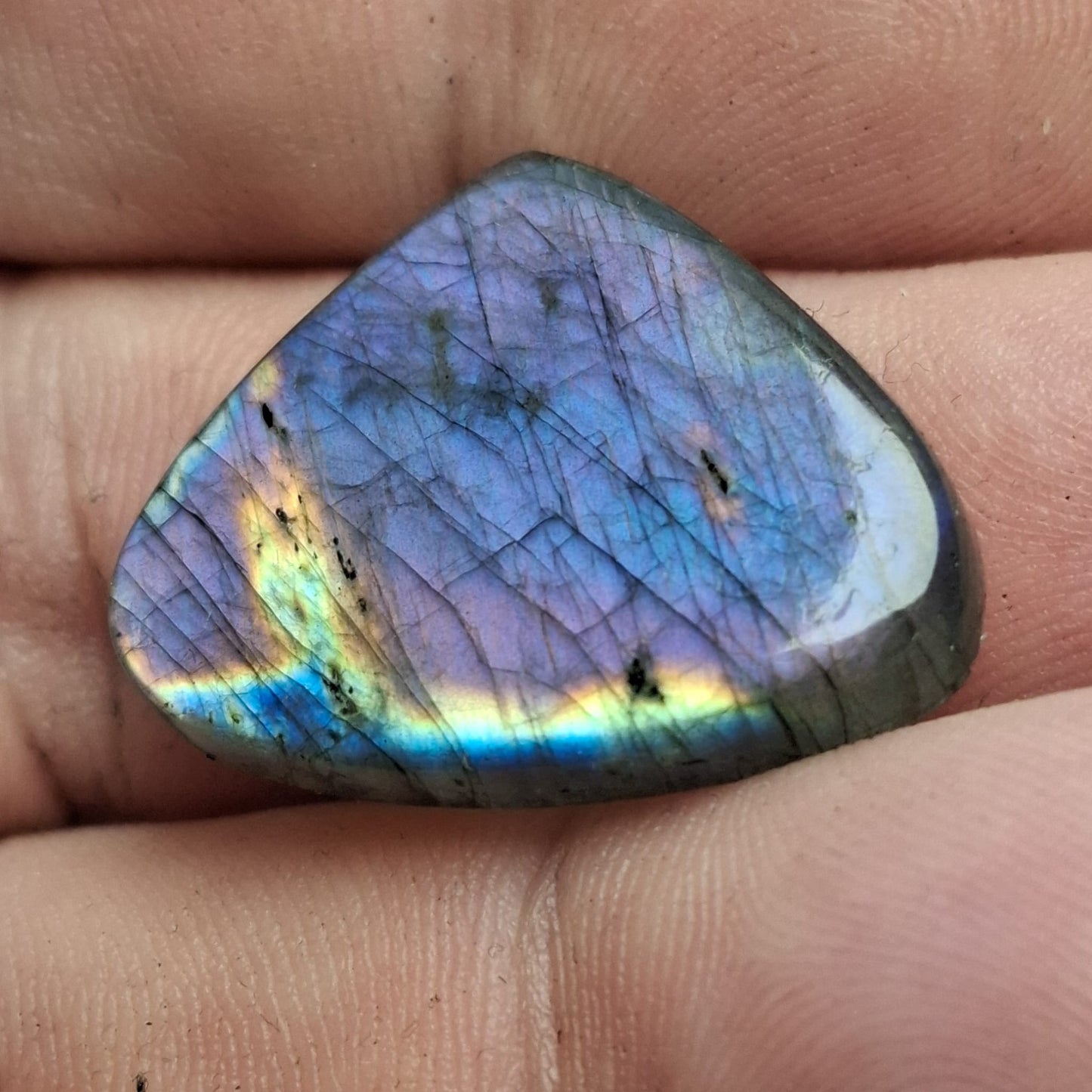 Cabochon labradorite
