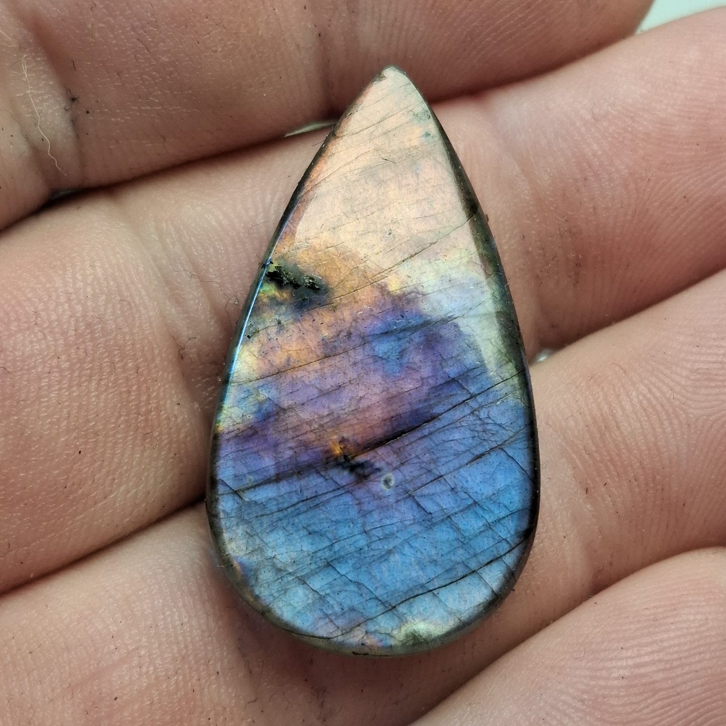 Cabochon labradorite
