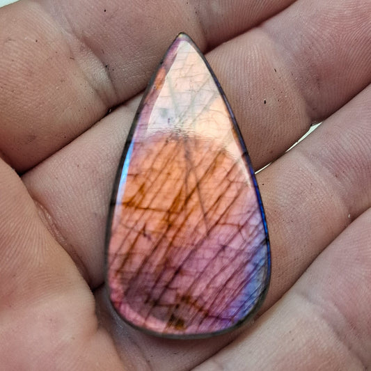 Cabochon labradorite