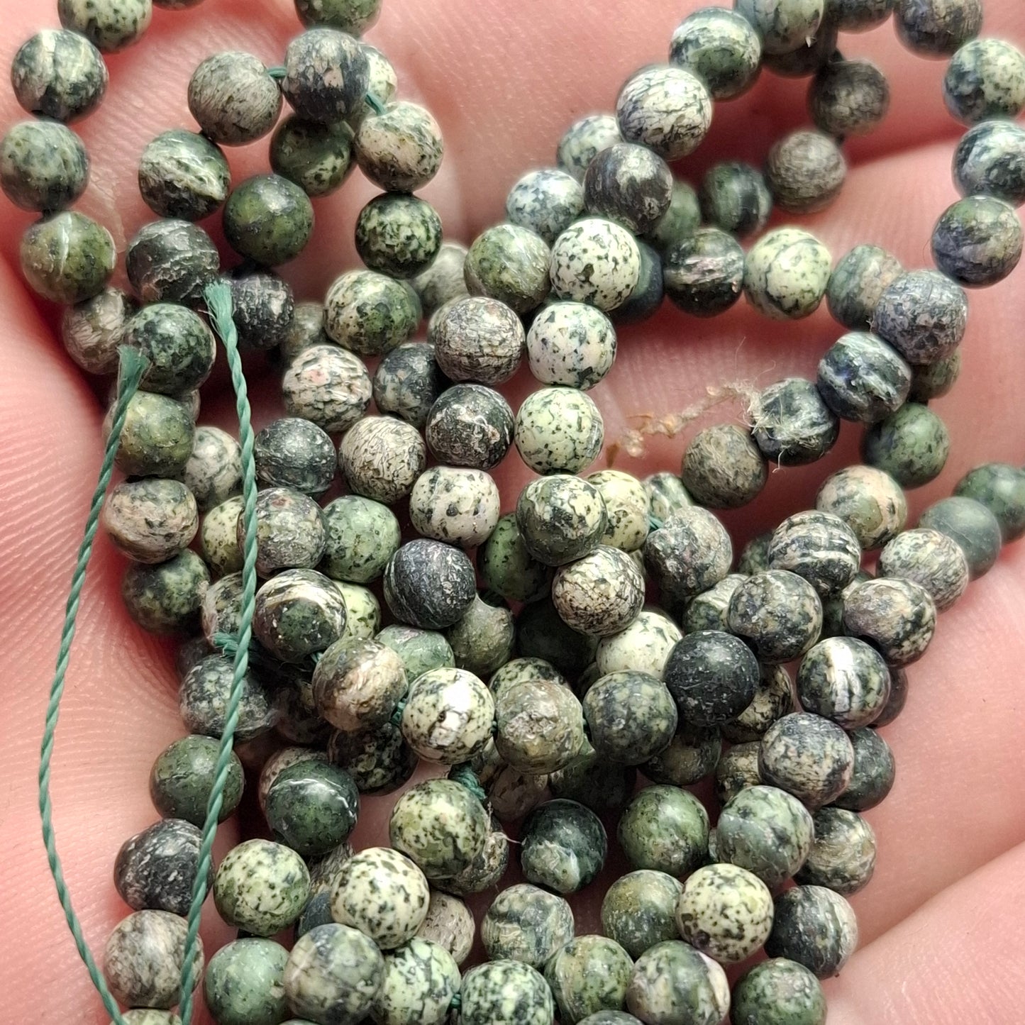 Perles Serpentine Chrysotile 4mm, corde 40cm perles rondes naturelles
