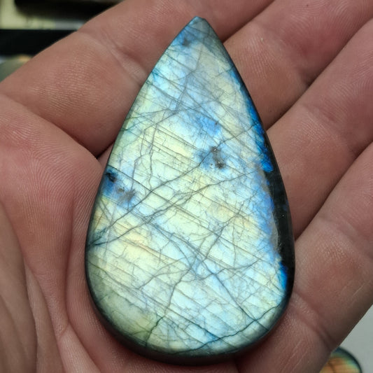 Cabochon labradorite