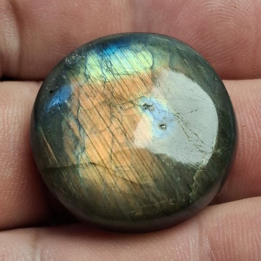 Cabochon labradorite