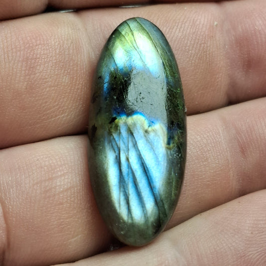 Cabochon labradorite