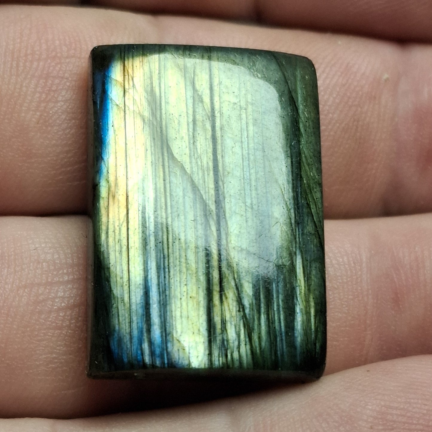 Cabochon labradorite
