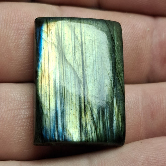 Cabochon labradorite